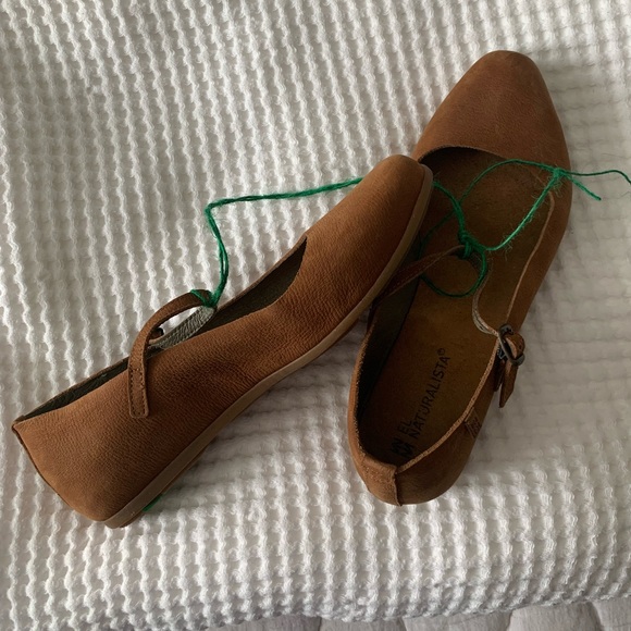 El Naturalista Suede Maryjane flats 9/40 - Picture 5 of 7